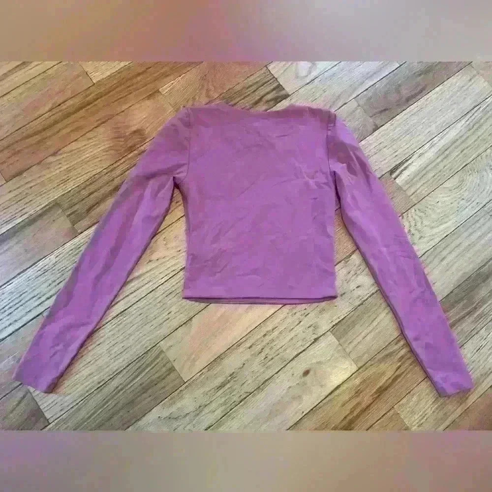Aritzia Babaton Sculpted Long Sleeve Crop Top Minimalist Women’s Size XS Pink - Picture 5 of 9